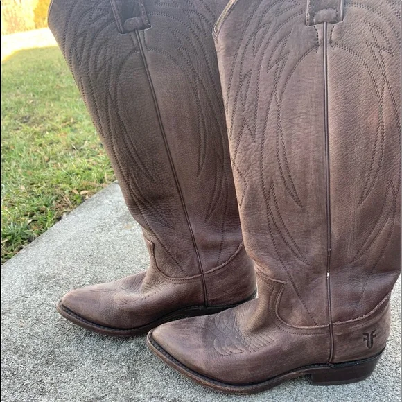 Women’s Frye Boots - Picture 2 of 6